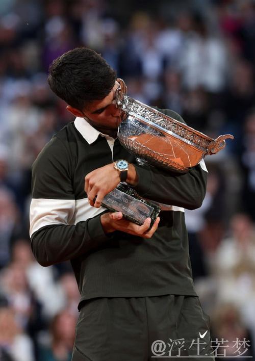阿尔卡拉斯逆转辛纳成功卫冕法网冠军